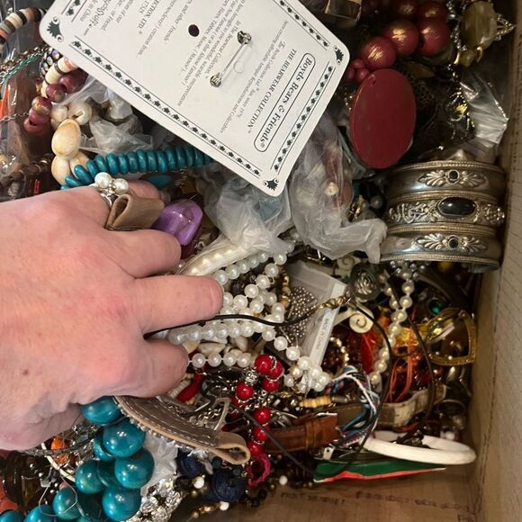 “ROCK THE CASBA”~ huge 5 LB vintage jewelry lot- MYSTERY BOX - Picture 2 of 9
